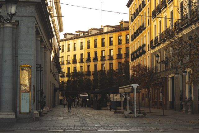 best time of day for a tuk tuk tour in madrid